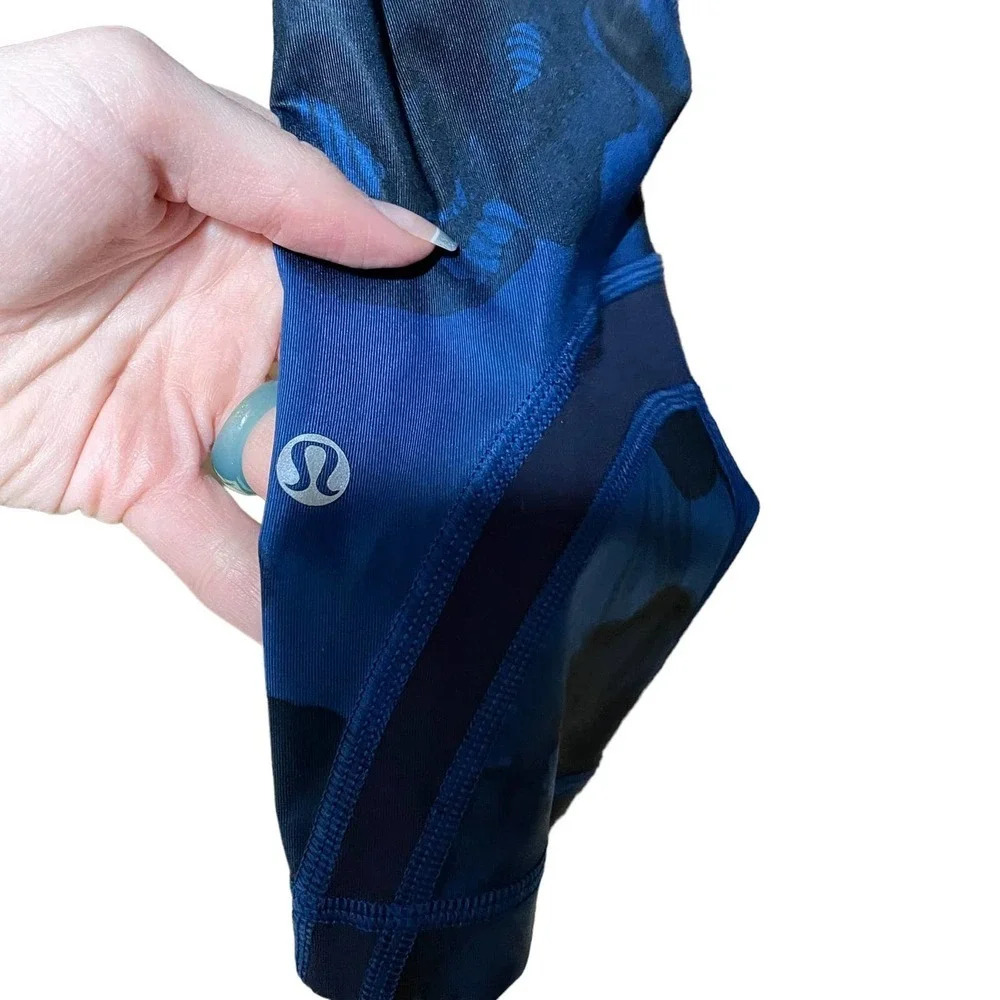 Lululemon Run Inspire Crop II Jumbo Inky Floral Blue Black Size 4‎ - Picture 7 of 8